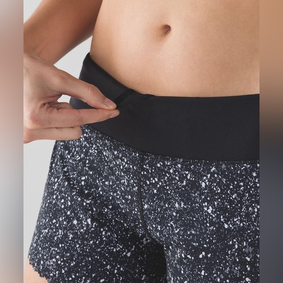 Lululemon Fast As Light Short - size 4 - 3”
Splatter White Black / Black - Picture 6 of 12